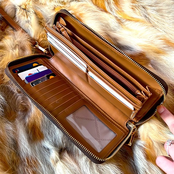 Michael Kors International Zippered Wallet - Picture 3 of 4